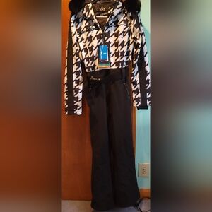 Gsou Snow Women’s One Piece Ski Suit with Faux Fur Hood & Belt Size Medium